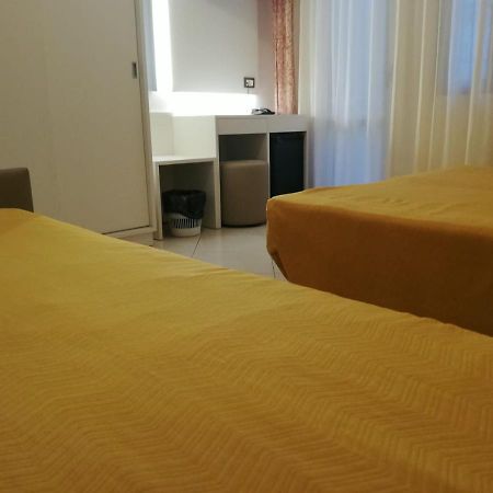 Hotel Metropol Sottomarina Esterno foto
