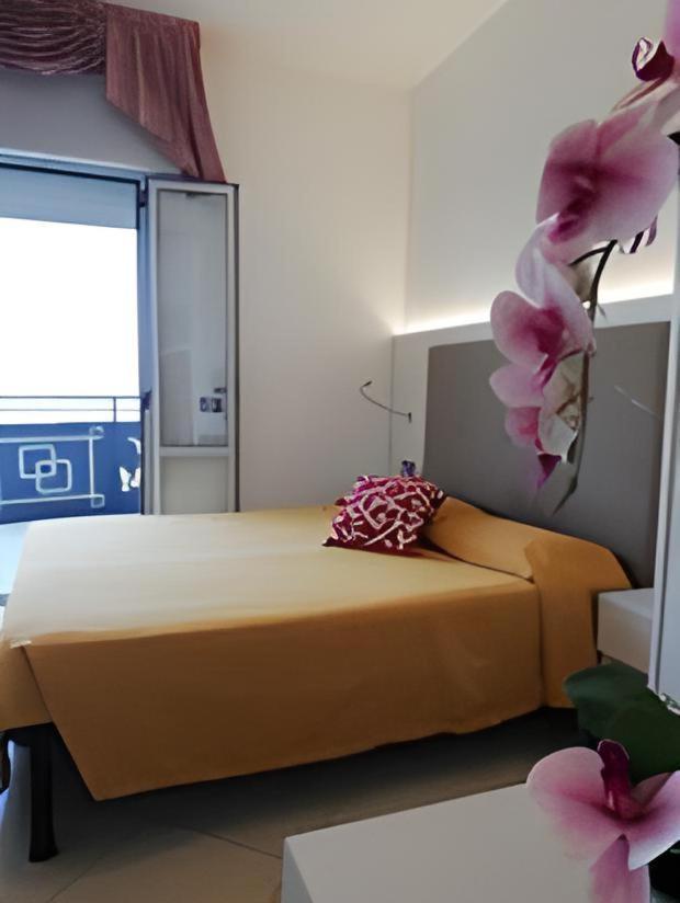 Hotel Metropol Sottomarina Esterno foto