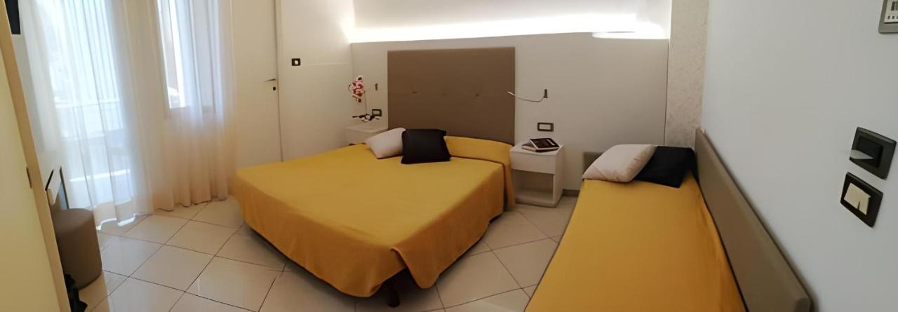 Hotel Metropol Sottomarina Esterno foto