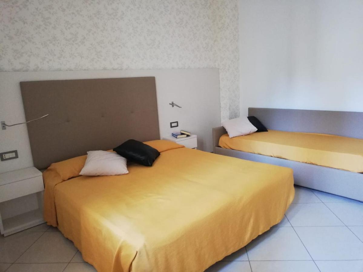 Hotel Metropol Sottomarina Esterno foto
