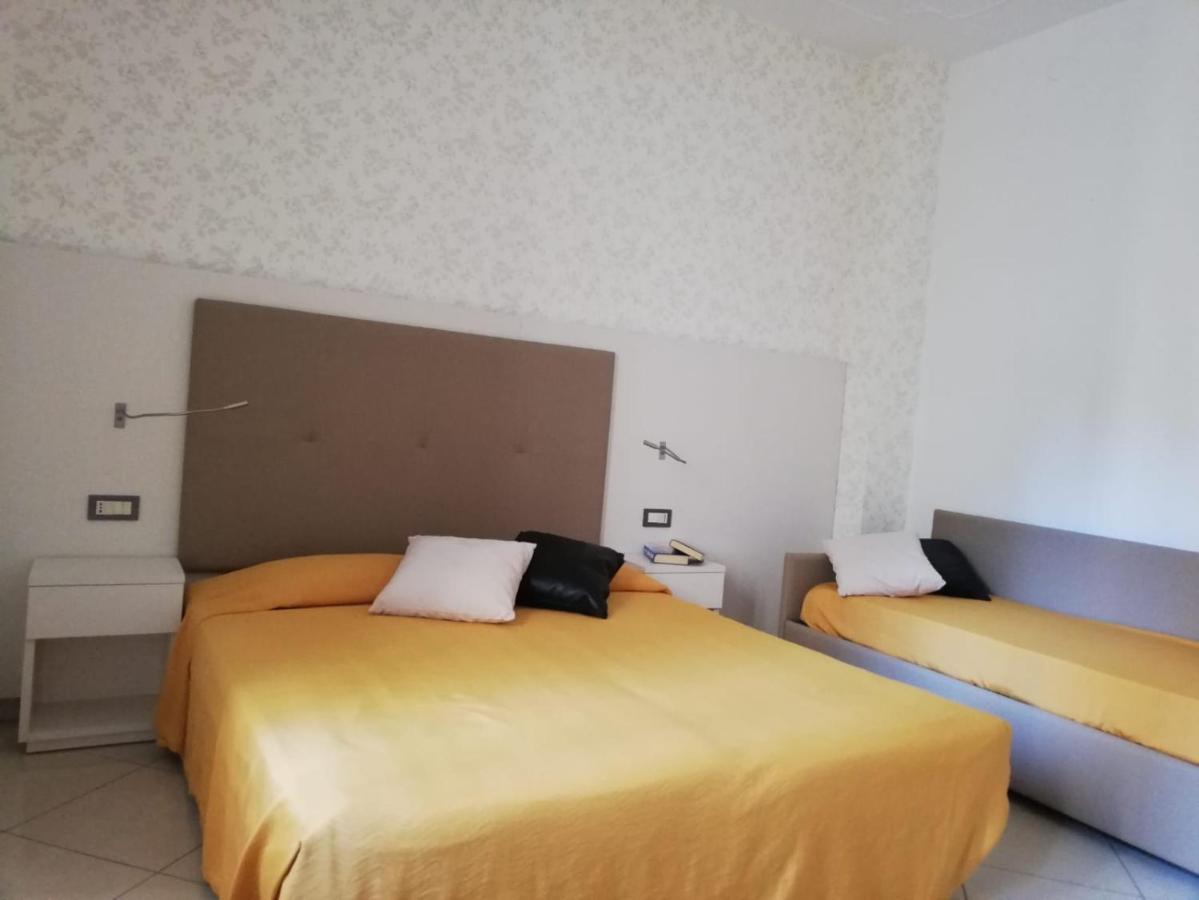 Hotel Metropol Sottomarina Esterno foto