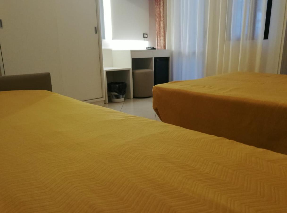 Hotel Metropol Sottomarina Esterno foto