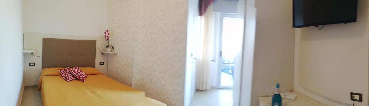 Hotel Metropol Sottomarina Esterno foto