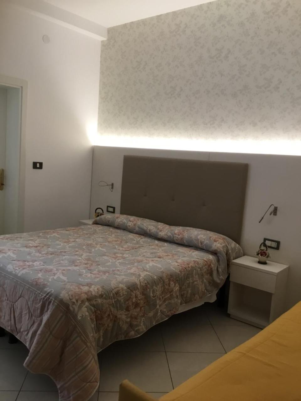 Hotel Metropol Sottomarina Esterno foto