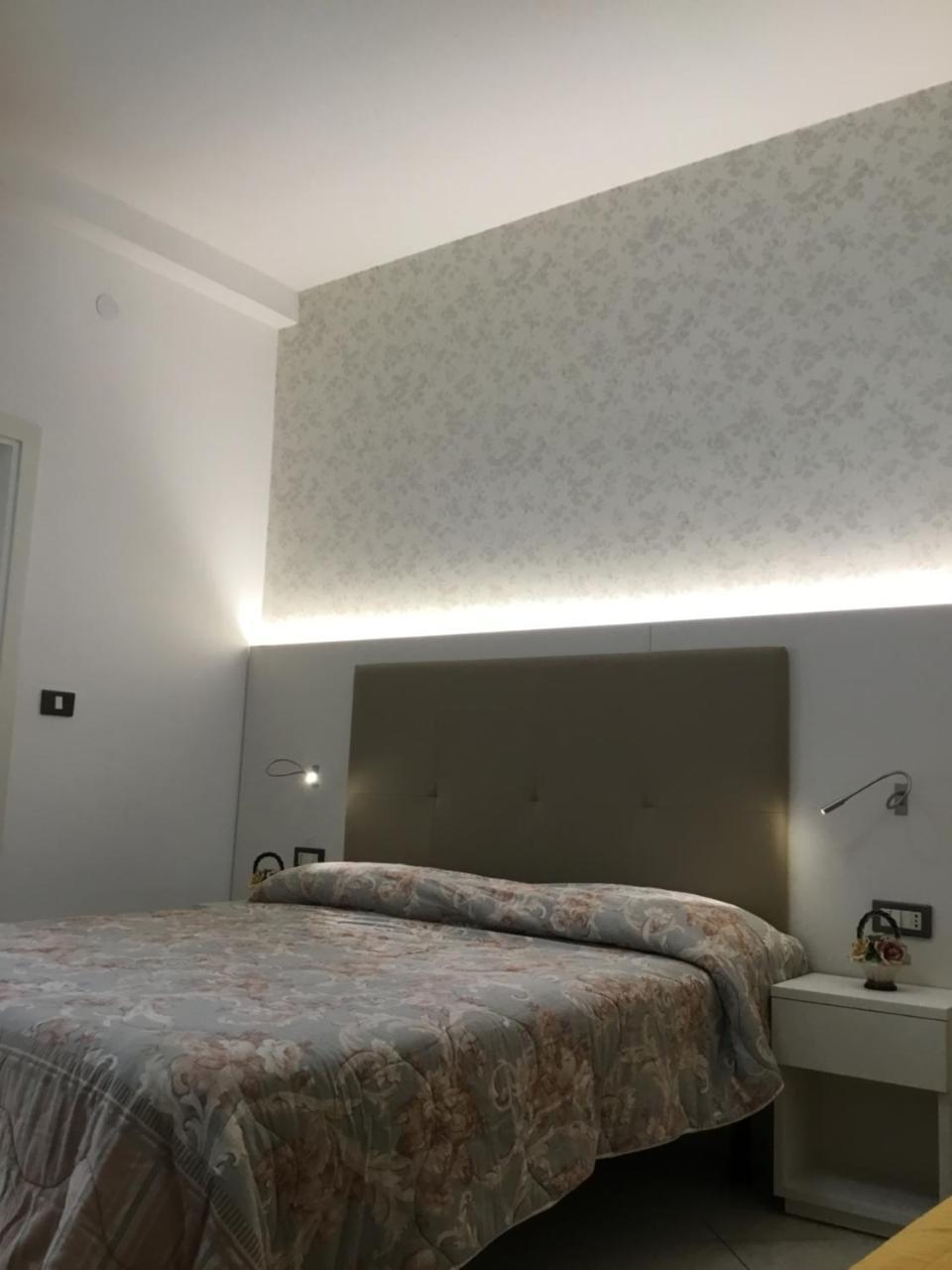 Hotel Metropol Sottomarina Esterno foto